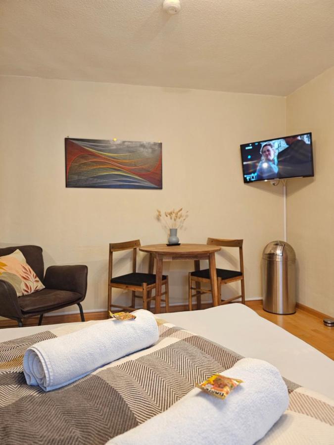 פרייבורג Doppelzimmer 1 I Geteiltes Bad & Kueche I Mit Dem Zug Nur 4 Min Bis Zum Hauptbahnhof מראה חיצוני תמונה